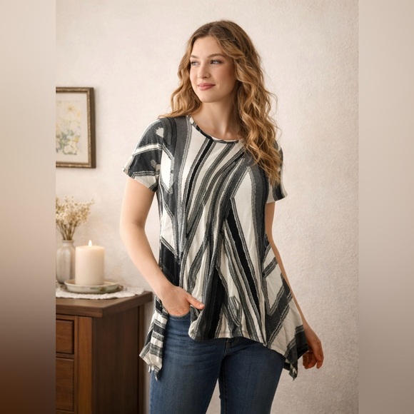 Simply Vera Vera Wang Tops - Simply Vera Vera Wang Womens Medium Geometric Striped Top Asymmetrical Hem Boho
